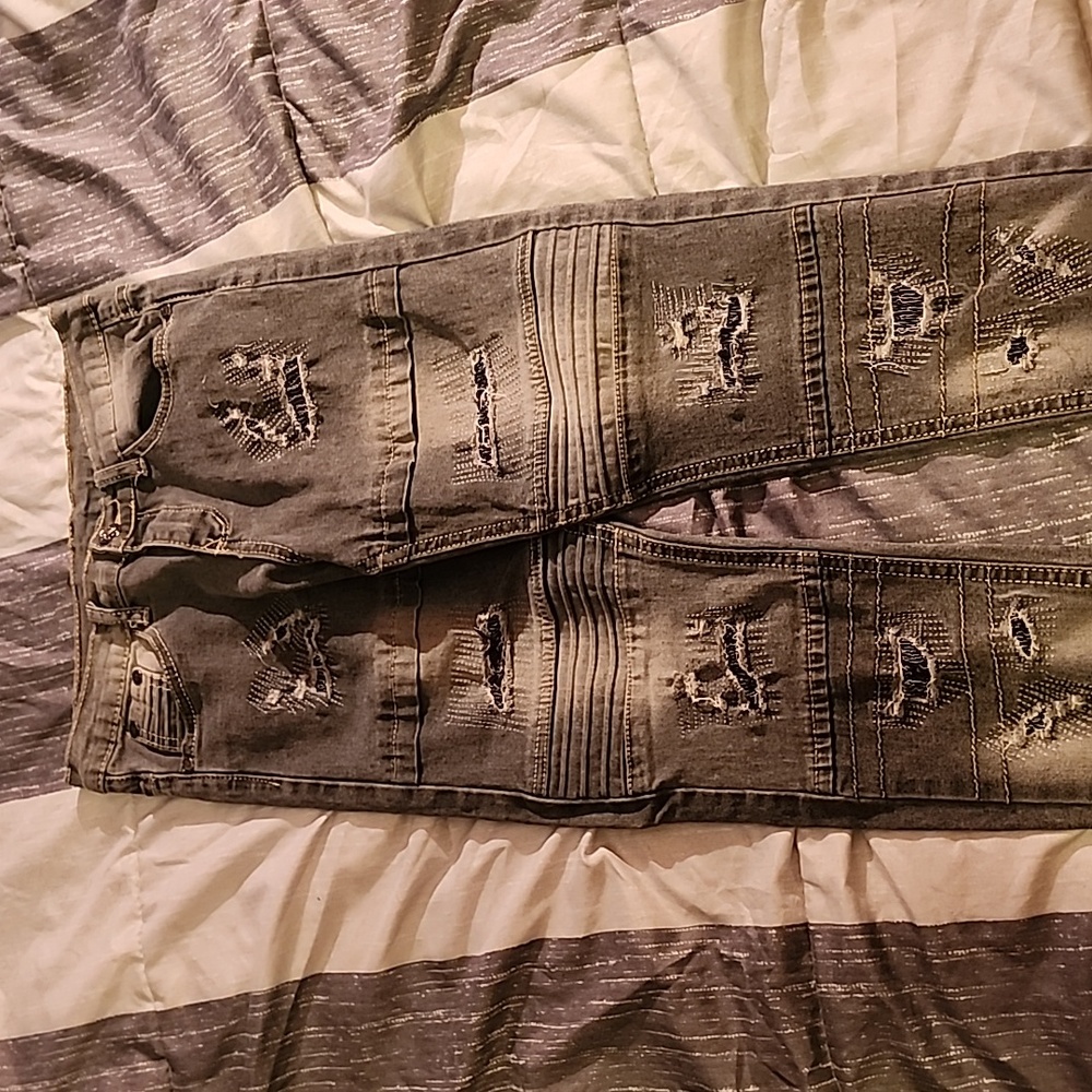 Boys skinny Jens. Size 8. ONE point ONE is the brand.